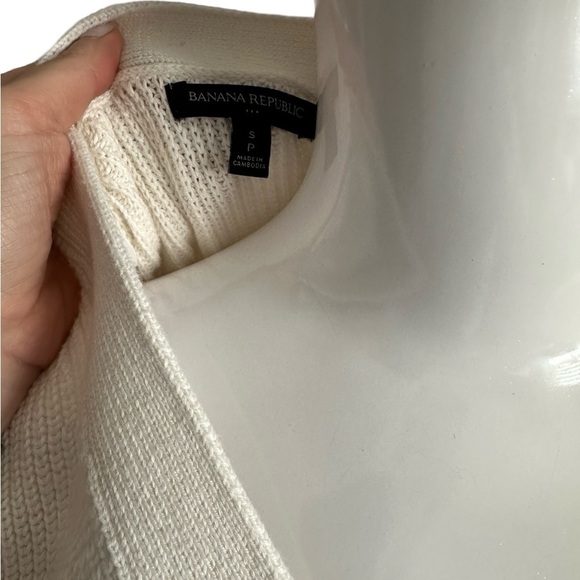 Banana Republic Women's Cream Cardigan Sweater - Picture 5 of 9